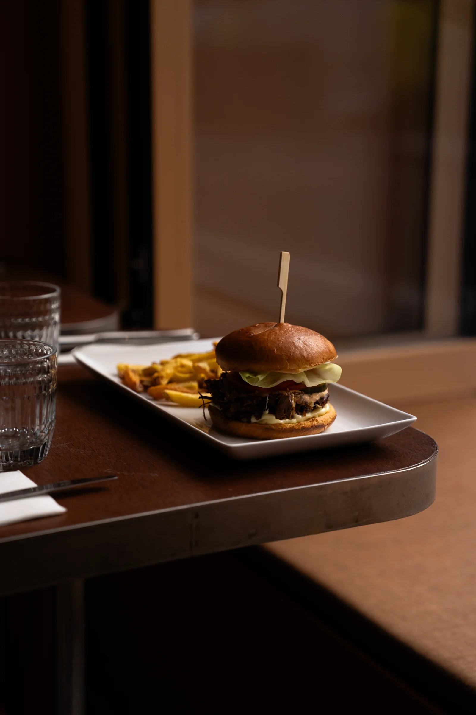 Burger du chef, bœuf effiloché & frites maison